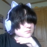 NEW HEADPHONESSSS :3